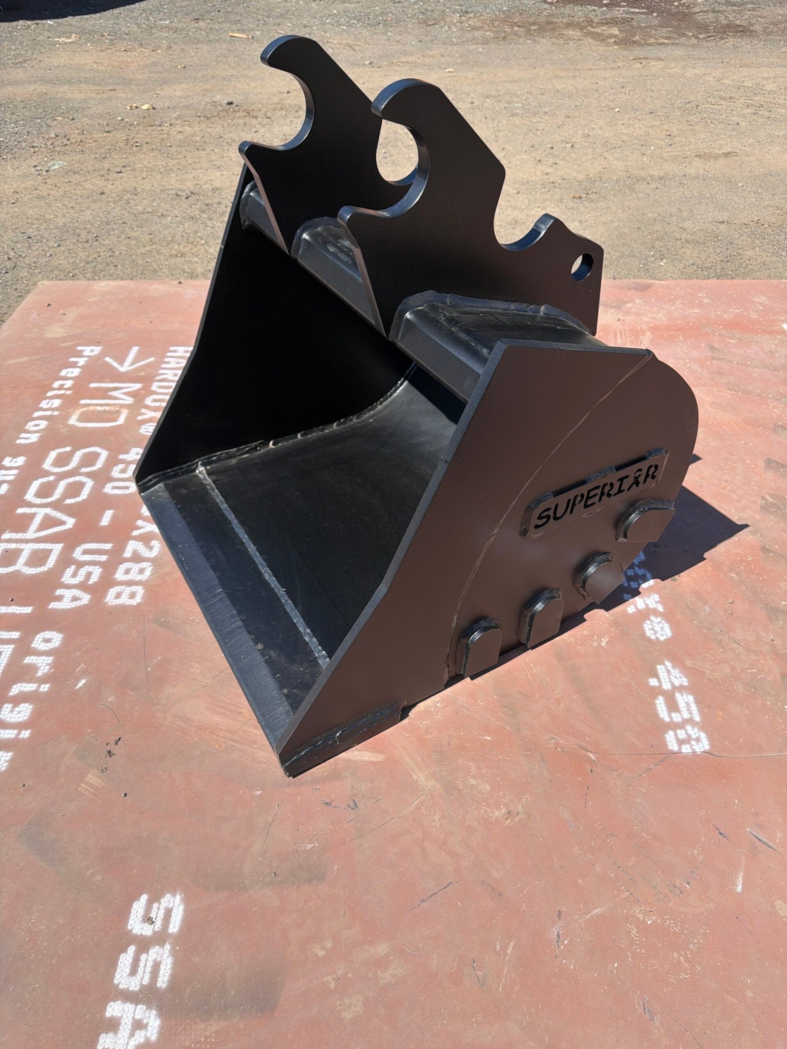 24″ Kubota KX040-Style Excavator Bucket – Fits KX033–KX121-3