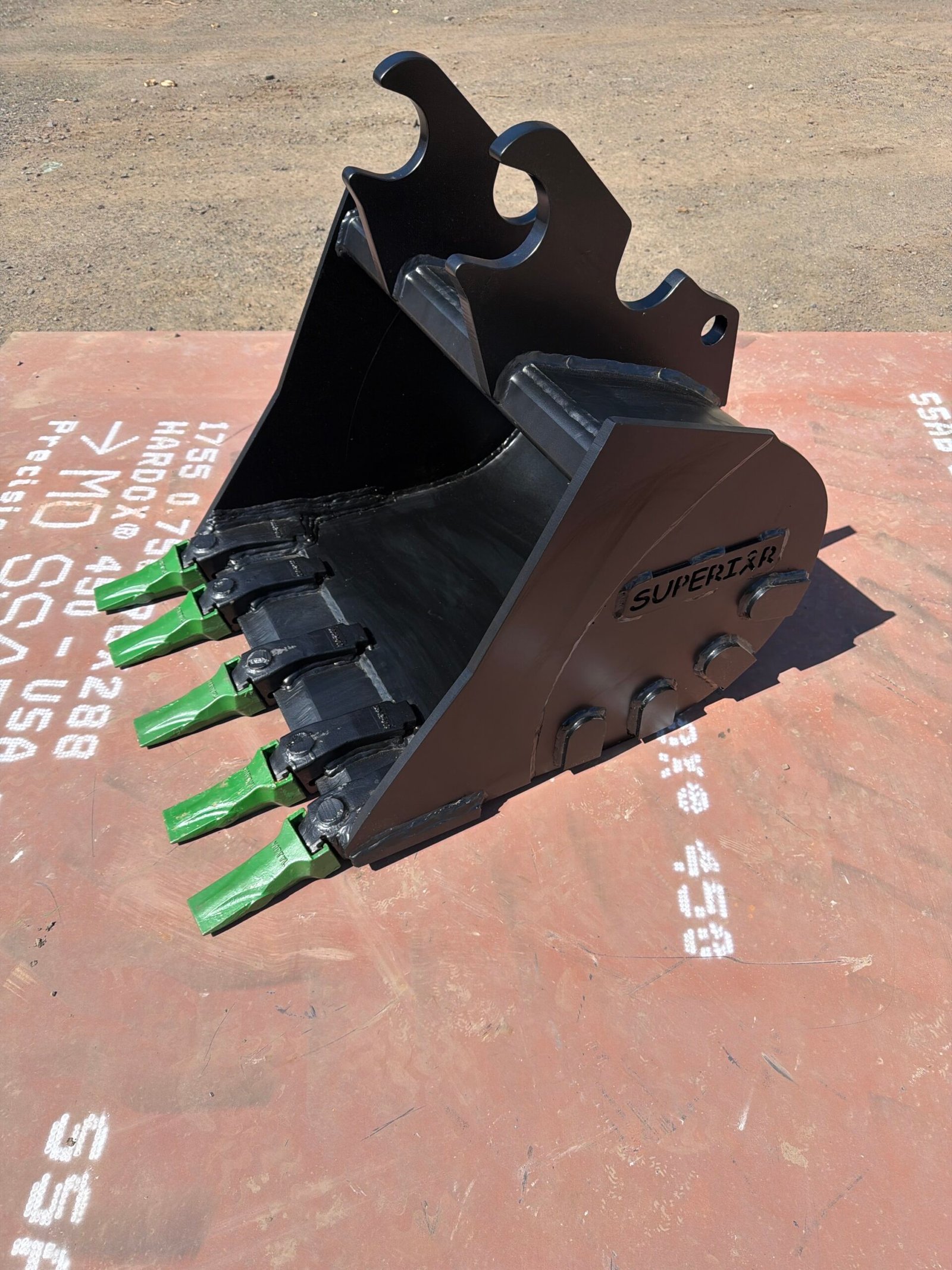 24″ Kubota KX040-Style Excavator Bucket – Fits KX033–KX121-3