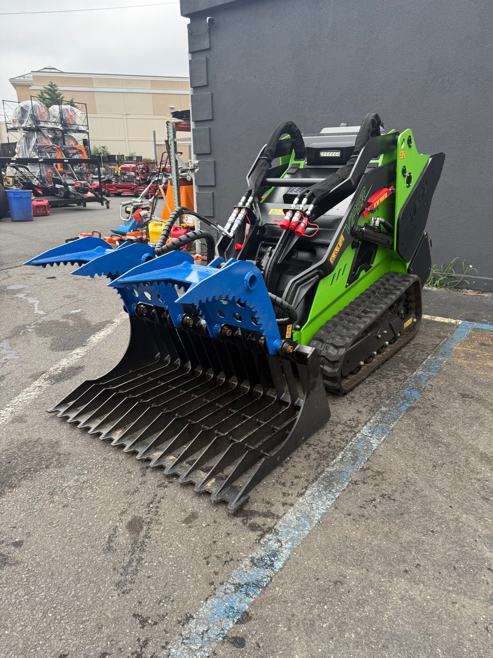 Dingo Mount Mini Skid Steer Bucket - Custom NJ Fabrication