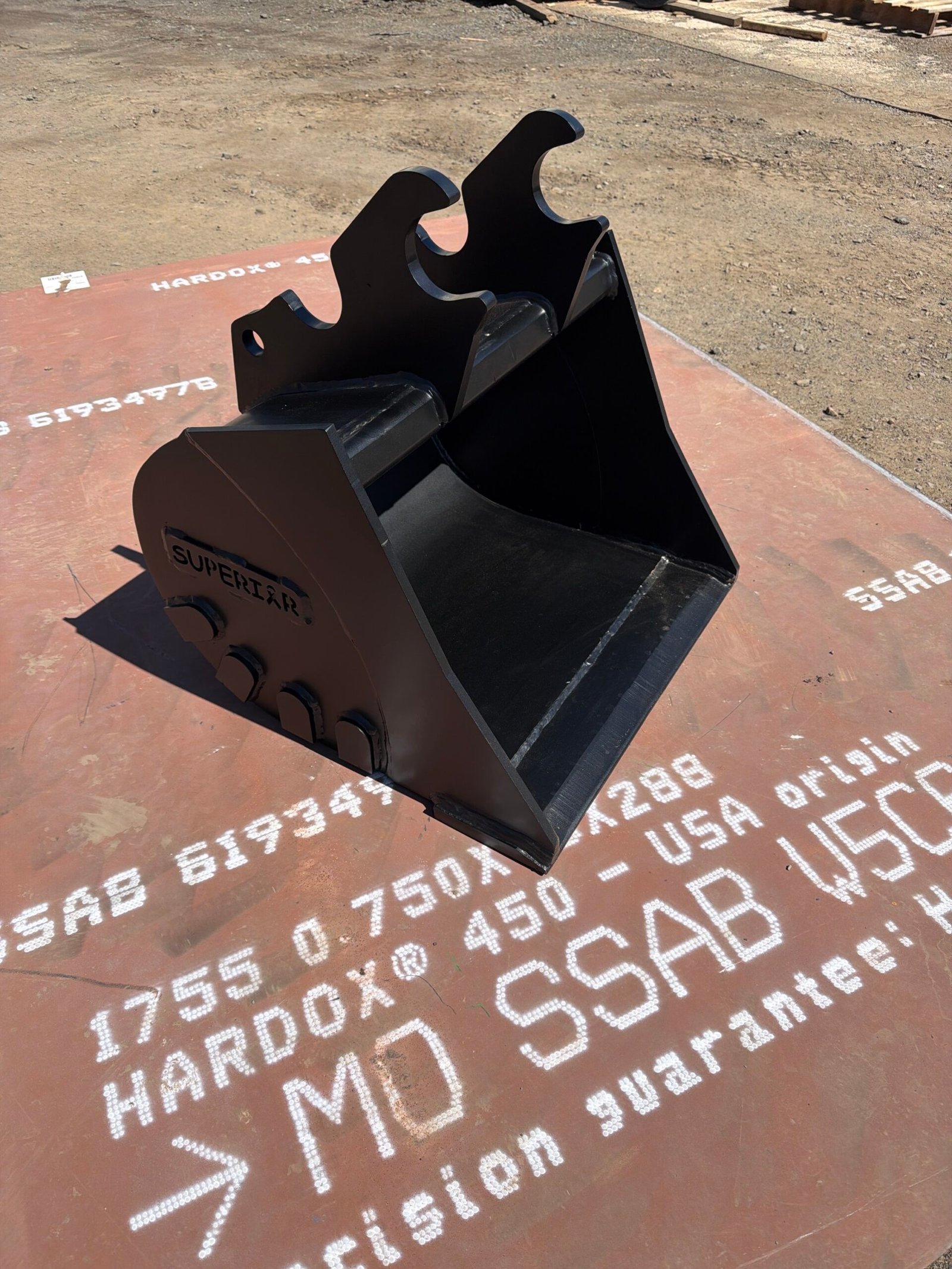 24″ Kubota KX040-Style Excavator Bucket – Fits KX033–KX121-3