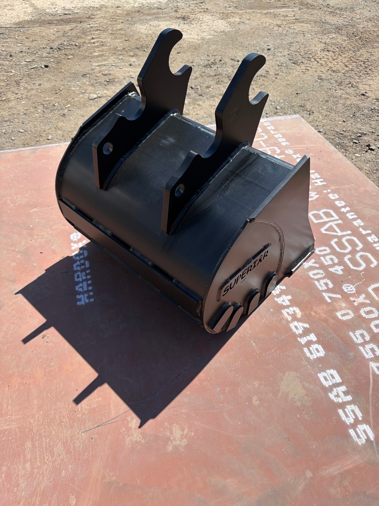 24″ Kubota KX040-Style Excavator Bucket – Fits KX033–KX121-3