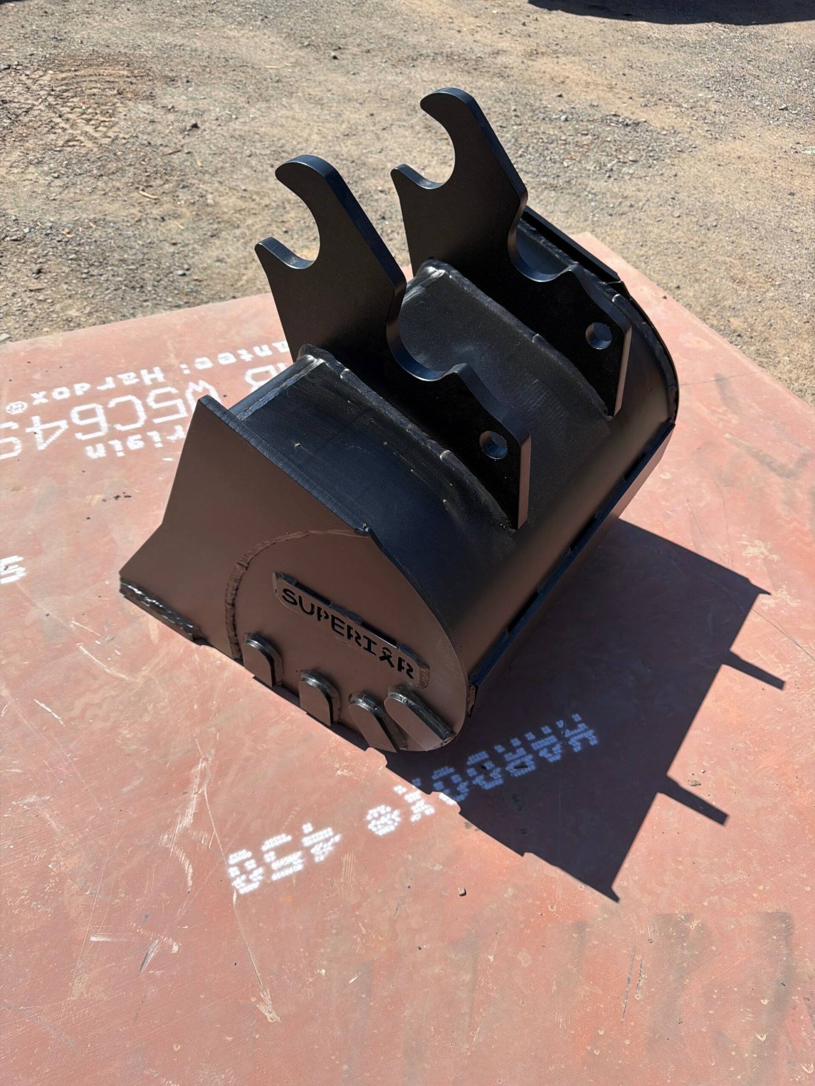 24″ Kubota KX040-Style Excavator Bucket – Fits KX033–KX121-3
