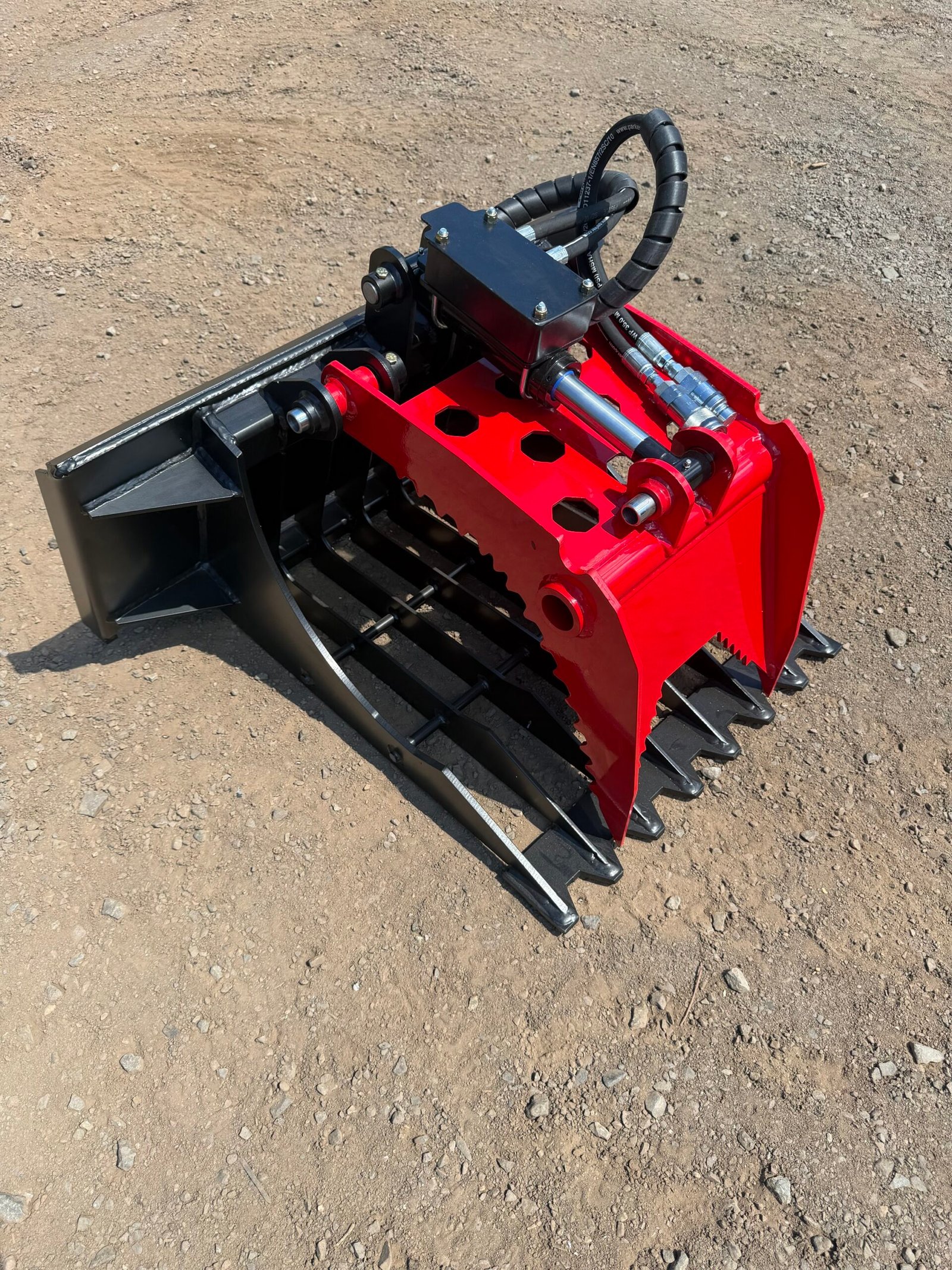 24″ Grapple Bucket – 3″ Spacing – MT Mount