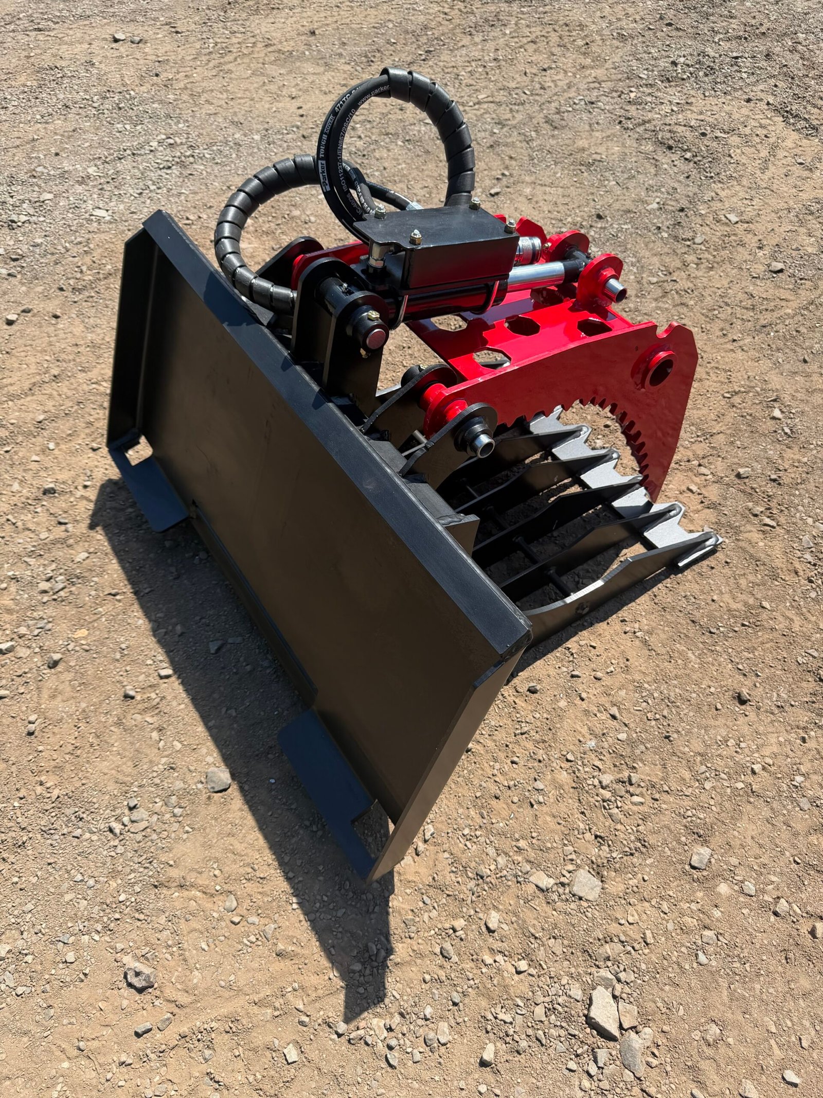 24″ Grapple Bucket – 3″ Spacing – MT Mount