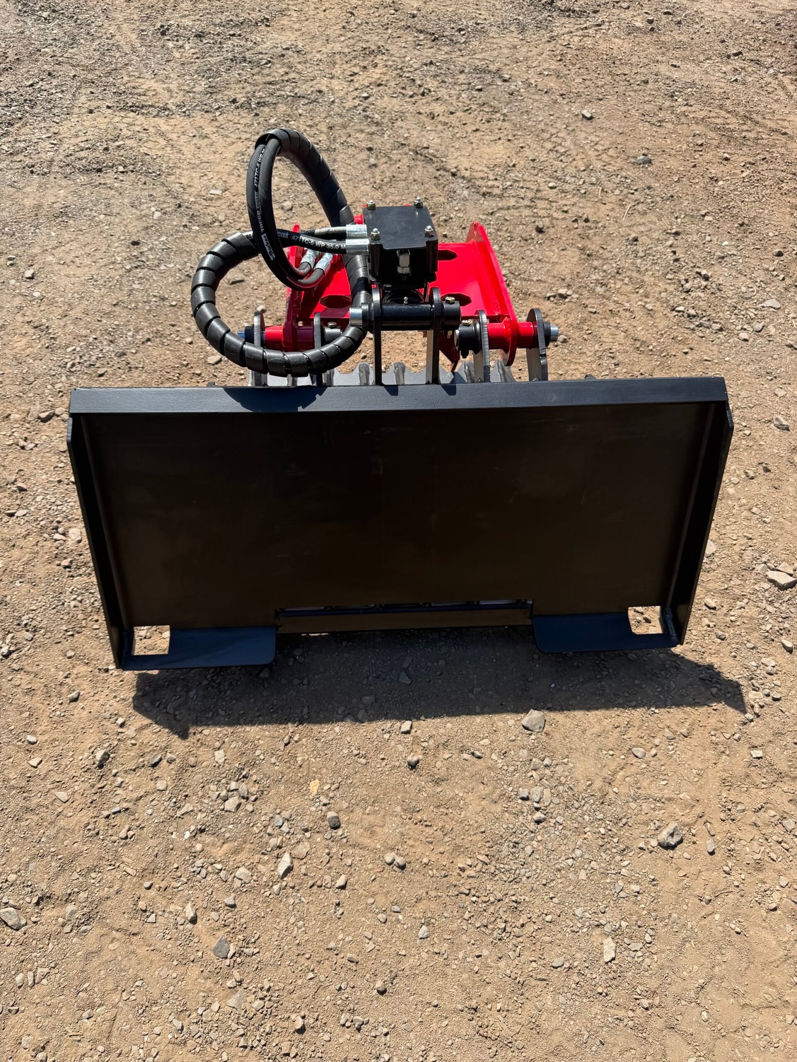 24″ Grapple Bucket – 3″ Spacing – MT Mount