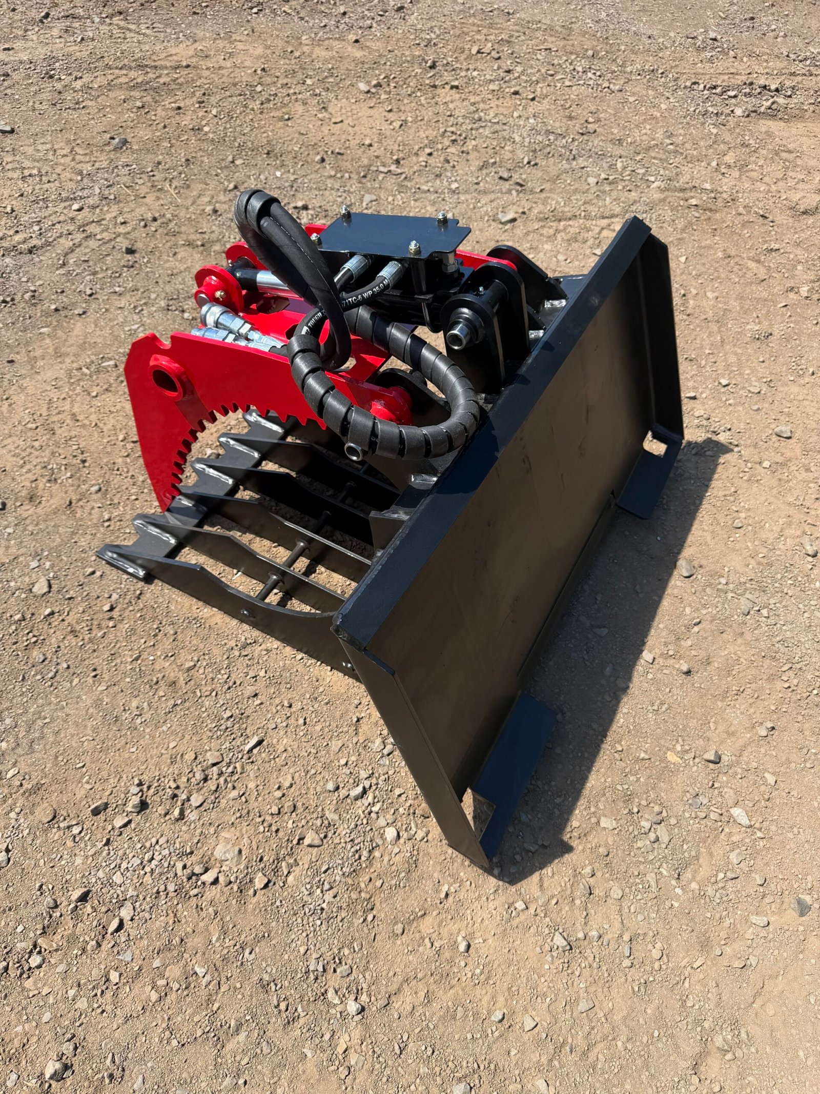 24″ Grapple Bucket – 3″ Spacing – MT Mount