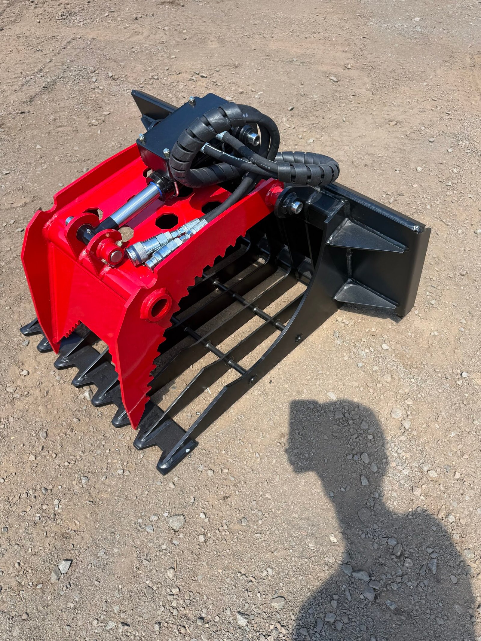 24″ Grapple Bucket – 3″ Spacing – MT Mount