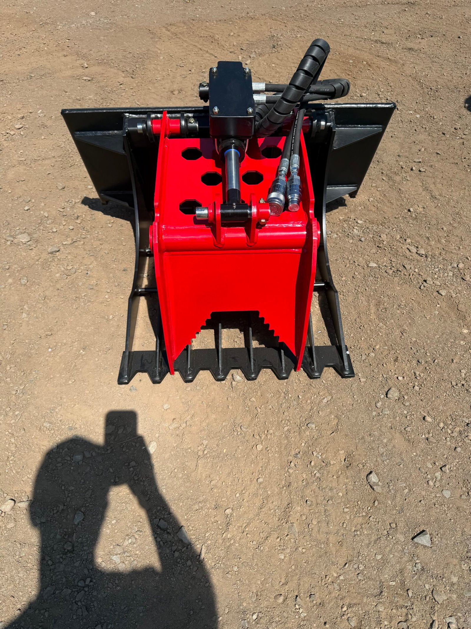 24″ Grapple Bucket – 3″ Spacing – MT Mount